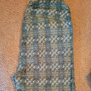 TC lularoe leggings green/white/black pattern